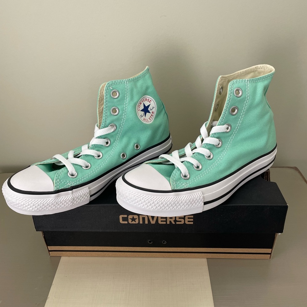 Converse All Star Chuck Taylor high top Women Size 6 light green (beach glass)